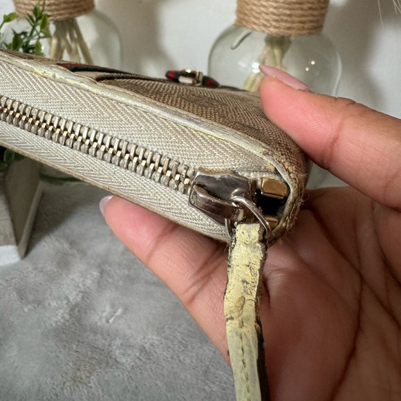 GIVEAWAY 🤍Gucci Canvas Sherry line Wallet🤍 - Picture 9 of 13